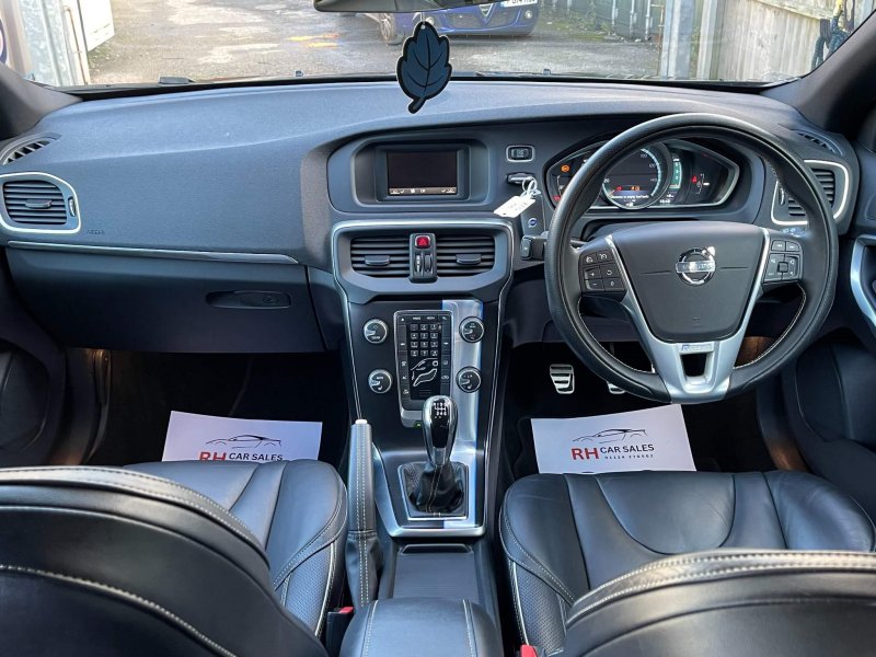 VOLVO V40