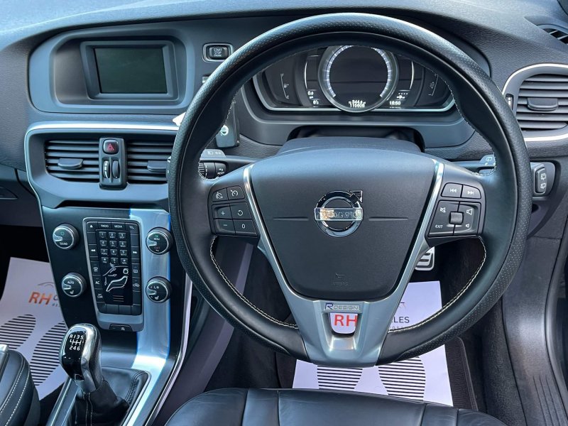 VOLVO V40