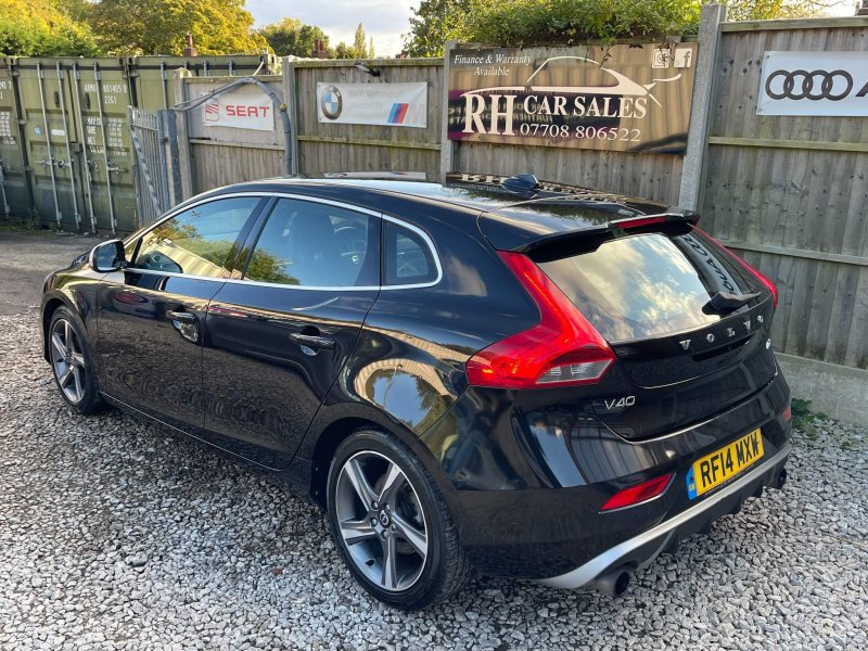 VOLVO V40